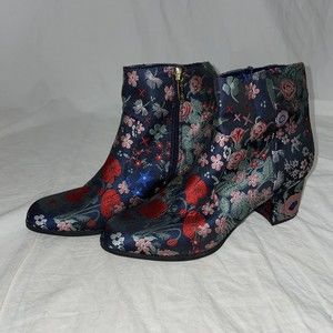 Womens Unisa Black Embroidered Ankle Boots Sz 8M Oriental Satin Shoes